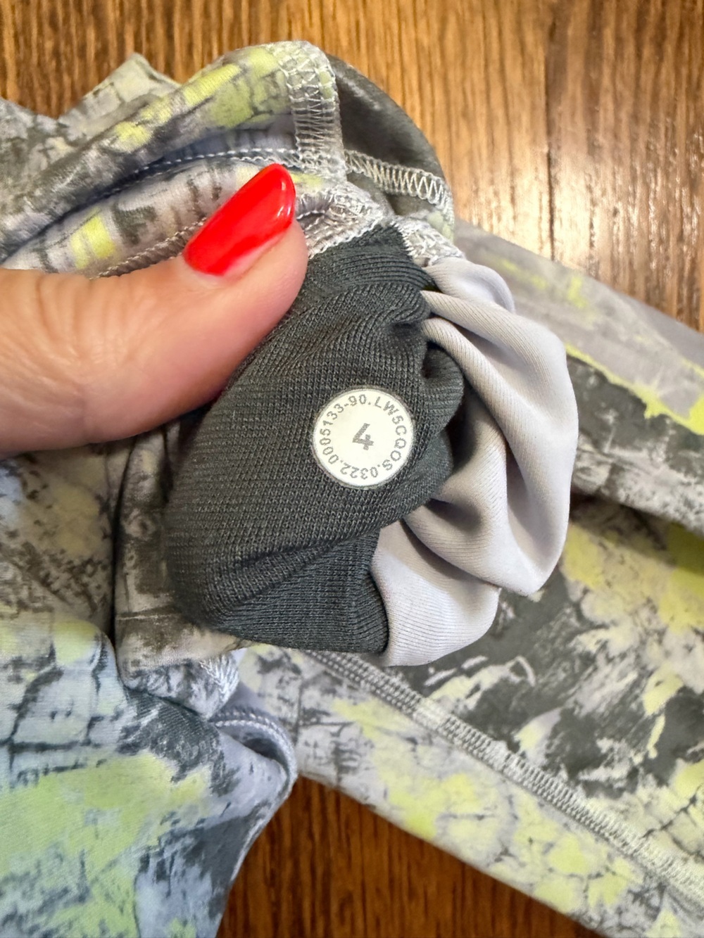 Luluelemon Mid Length Leggings Gray Yellow Size 4 - Picture 5 of 9